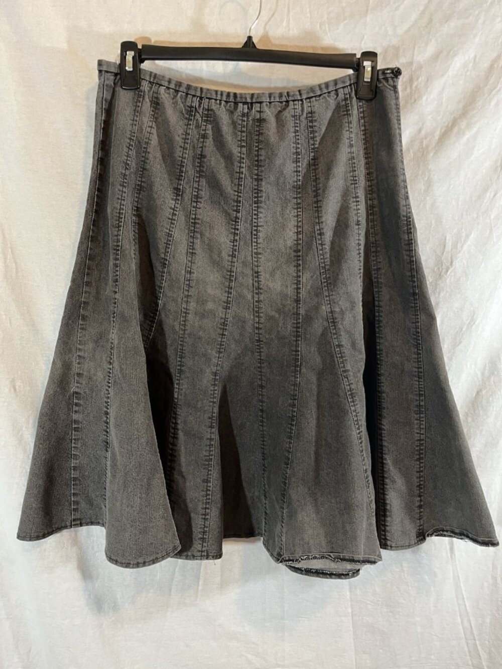 Larry Levine Women’s Size 12 Distressed Gray Pleated Skirt